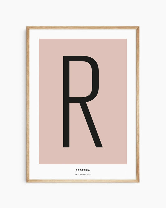 Letterposter met de naam van het kind en eigen tekst, een unieke wanddecoratie voor de kinderkamer